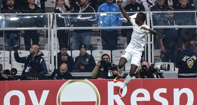 Beşiktaş'ı Yıkan Futbolcu Sammata, Yıllık 350 Bin Euro Kazanıyor