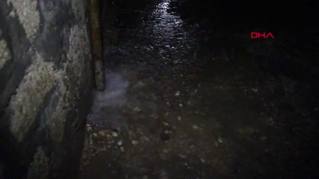 Sağanak Yağış Nusaybin'de Cadde ve Sokakları Göle Çevirdi