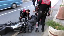 İstanbul- Kaza Yapan Motosiklet Sürücüsünün Yanından Bir An Olsun Ayrılmadılar