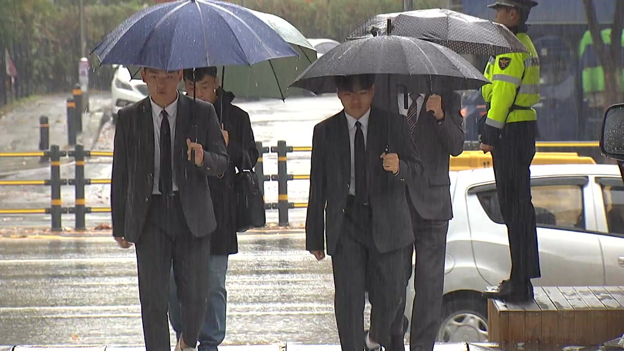 더이스트라이트, 고소인 신분 경찰 출석 / YTN