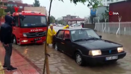 Siirt'te sağanak nedeniyle ev ve iş yerlerini su bastı