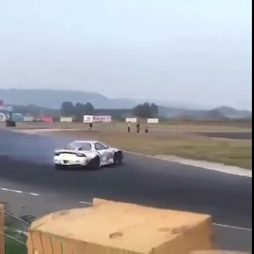 VÍDEO: Un poquito de drifting salvaje para acabar la semana