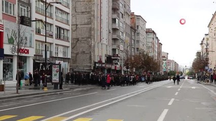 Prova Yapan Askerleri Gören Vatandaşlar Telefona Sarıldı