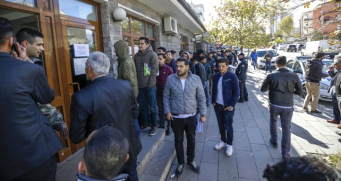 Bedelli Askerlik Başvurusu İçin 1 Kilometrelik Kuyruk Oluşturdular