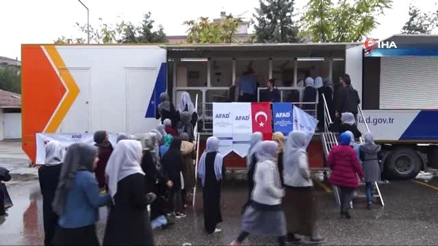 Öğrenciler Deprem Simülasyon Tırı'nda Depremi Bire Bir Yaşadı