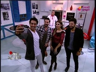 #مذيعو_الحدث يلتقطون سيلفي مع الفنانة «سارة نخلة» ملكة جمال #سوريا