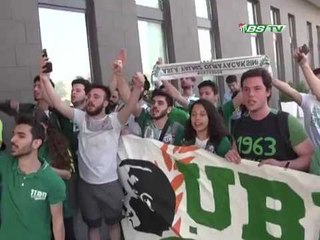 Taraftarlarımızdan İzmir'de Coşkulu Karşılama