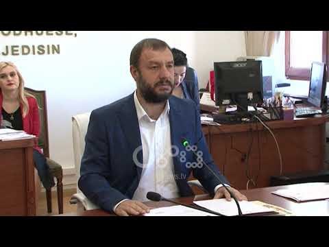 Ora News - Komisioni rrëzon dekretin e Presidentit për Teatrin, i kalon Kuvendit sot për votim