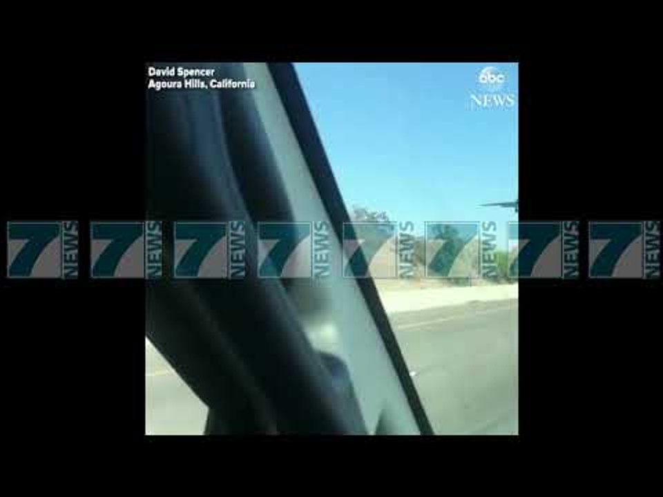 KALIFORNI, ULJE SPEKTAKOLARE NE AUTOSTRADE E NJE AVIONI TE LDB - News, Lajme - Kanali 7