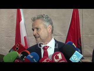 Ora News - Sattler: Debati të ndodhë në Parlament, vetingu në politikë nga SPAK