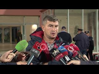 Ora News - Champions U-19/ Eliminohet Vllaznia, tekniku Zmijani: Nuk fitohet duke ndenjur në fushë