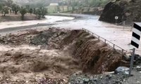 Sel nedeniyle yol çöktü, 2 mezraya ulaşım kesildi