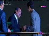 بالفيديو| الرئيس السيسي يكرم الشاب الذي حصل على ذهبية مشروع علاج 