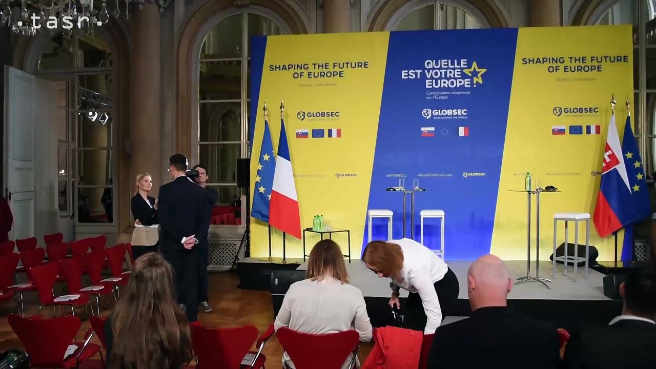 Diskusia prezidenta E. Macrona a premiéra P. Pellegriniho