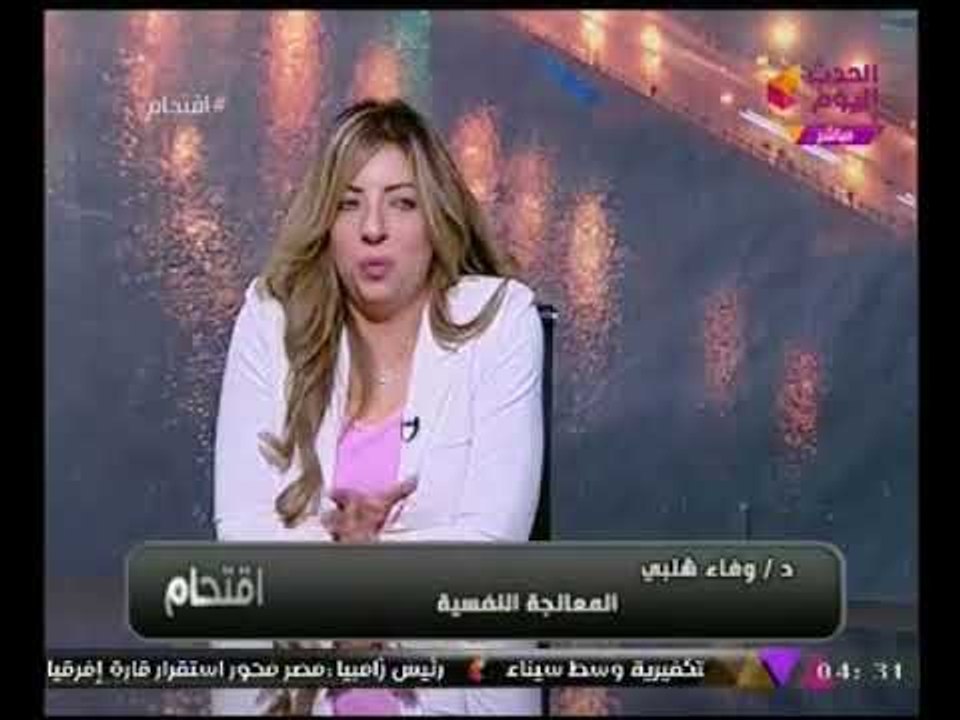 طبيبه نفسيه لـ "احمد شاهين" :هتفيدنا بأيه ابحاثك.. و #مذيع_الحدث يقاطعها ساخرا :دا برص فوتوشوب