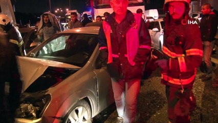 Kocaeli TEM’de 10 araç birbirine girdi: 16 yaralı