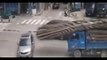 Un automobiliste se fait avaler par la cargaison d'un camion