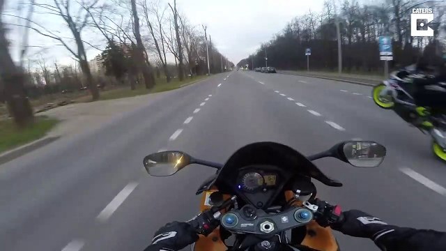 Ce motard va avoir très très chaud