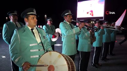 Dünya İkincisi Güreşçiye Mehteranlı Karşılama