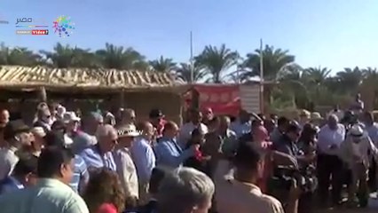 وزير الآثار ووفد السفراء يشاهدون تجربة العلاج بالرمال