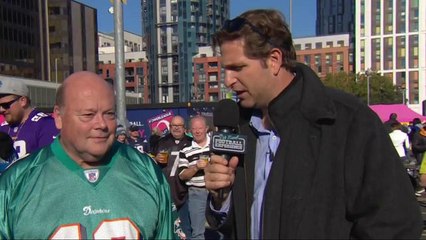 Schrager, Brandt investigate NFL jerseys in Wembley Stadium