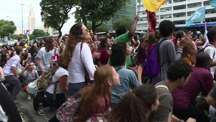 Protestas en Brasil por retiro de pancartas “antifascistas”