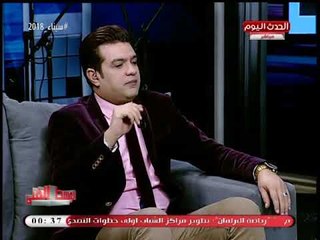 مذيع #الوسط_الفني يمثل مشهد هوليودي داخل ستوديو برنامجه!!