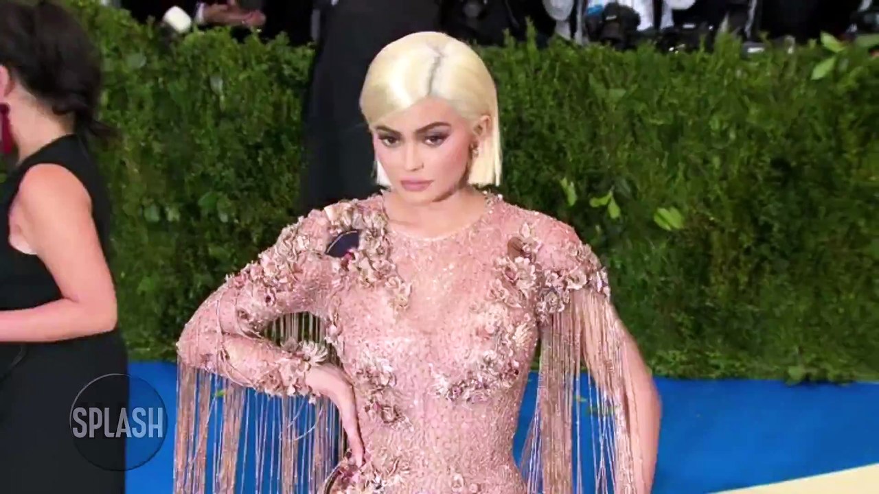 Kylie Jenner gets lip fillers back - Daily Celebrity News - Splash TV