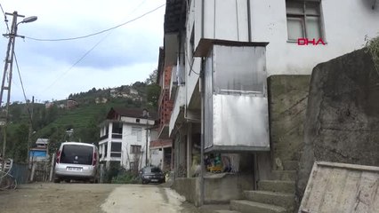Yürüme Zorluğu Çeken Eşine Özel Asansör Yaptı
