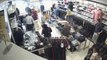 Alışveriş Yapanları Takip Edip Deneme Kabinlerinden Hırsızlık Yapan Zanlı Kamerada