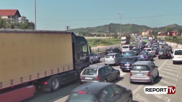 Qeveria miraton vendimin: Ndalohet importi i makinave mbi 10 vjet të përdorura