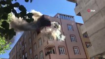 Sultangazi İsmetpaşa Mahallesi'nde 3 Katlı Binanın Çatı Katında Yangın Çıktı.