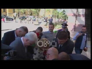 Ora News - Fatmir Xhafaj hyn në ministrinë e Brendshme, hesht për dorëheqjen