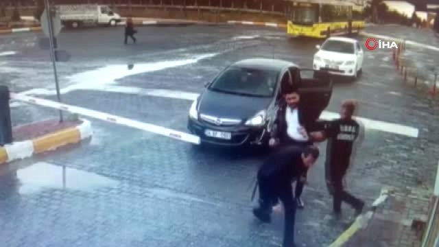 Öğrencinin Kimlik Soran Güvenlik Görevlisine Kafa Attığı Anlar Kamerada