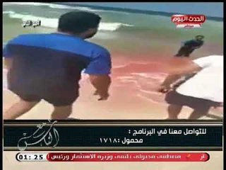 فيديو (+18) لحظة قتل رجل على شاطئ البحر بالاسكندرية امام زوجته