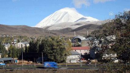 Ağrı'da yüksek kesimler beyaza büründü