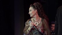 Ora News - Ikin dritat në premierën e Festivalit të këngës qytetare, salla këndon në kor 'Lulebore'
