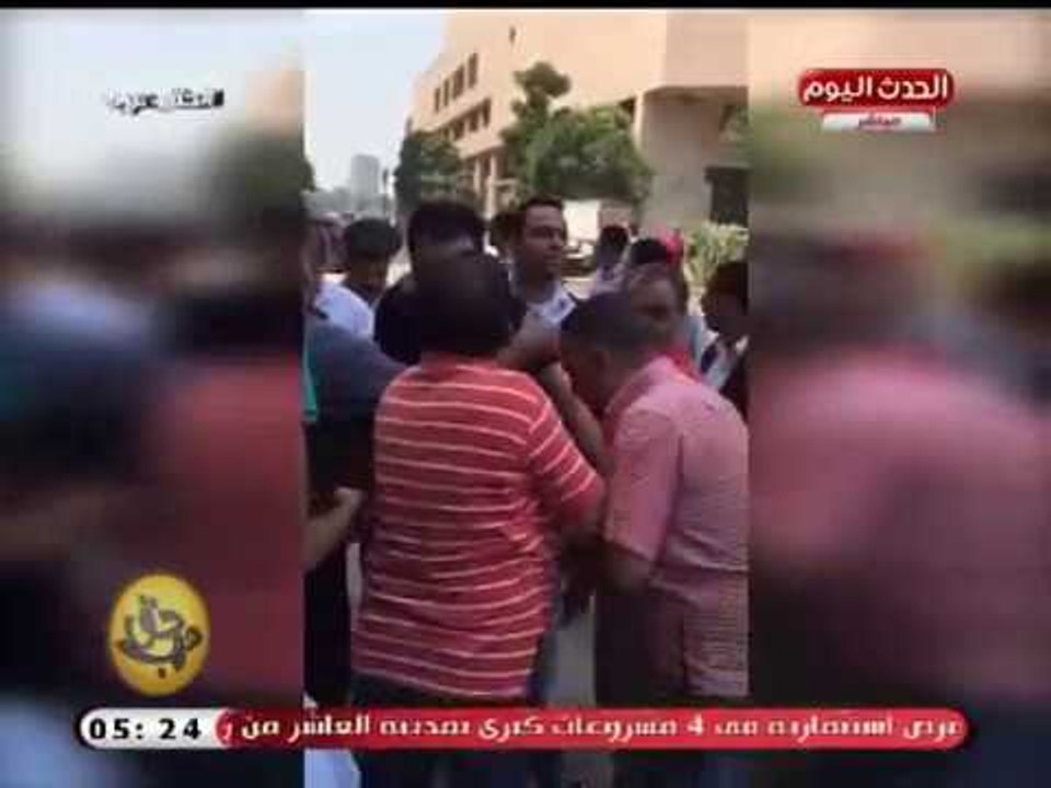بالفيديو | لحظة احباط محاولة شخص تفجير نفسه اما...