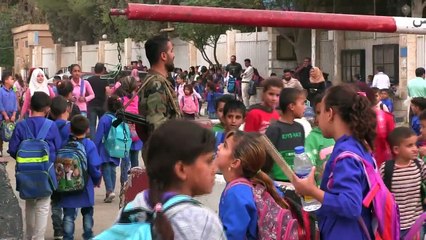 Syrie: des élèves kurdes affluent vers les écoles du régime