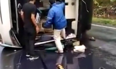 Bus Terguling, 53 Penumpang Luka-luka