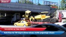 Bakırköy’de TIR köprü altına sıkıştı, trafik yoğunluğu oluştu
