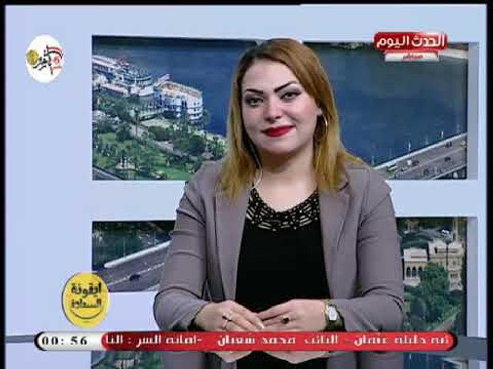 مذيع الحدث يفاجئ زميلته ويمسك يدها على الهواء ويطلب خطبتها..شاهد رد فعلها