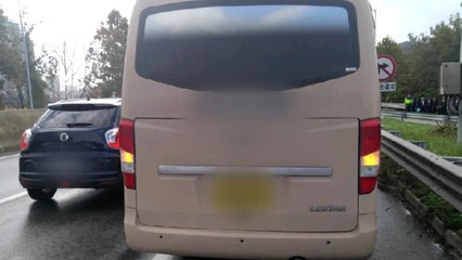 중부고속도로에서 미니버스 등 6대 연쇄 추돌 / YTN