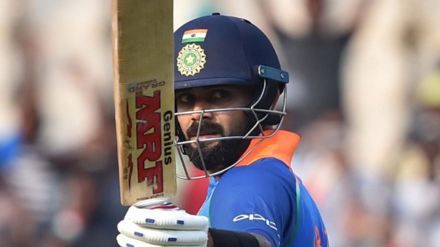India VS West Indies 3rd ODI: Virat Kohli Slams 49th ODI fifty | वनइंडिया हिंदी