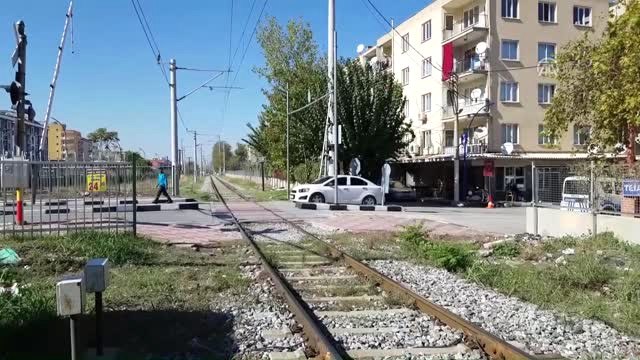 Vatandaşlardan 2 Kişinin Öldüğü Hemzemin Geçide Üst Geçit Talebi