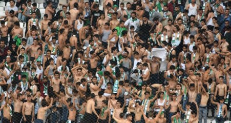 Konyasporlu Taraftarlar, Tunceli'de Donarak Şehit Olan Askerleri Anmak İçin Karşılaşmayı Çıplak İzledi