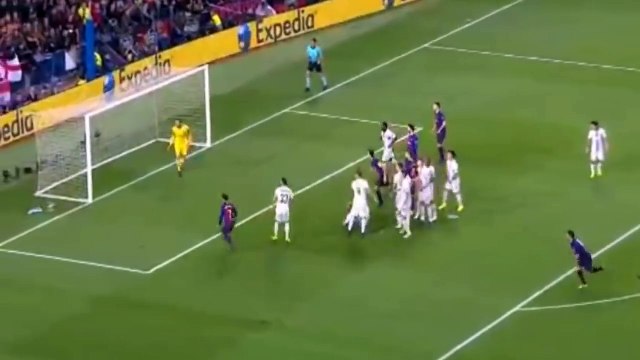 Barcelona İnter Maçında Barajın Arkasına Yatarak Golü Engelleyen Futbolcu