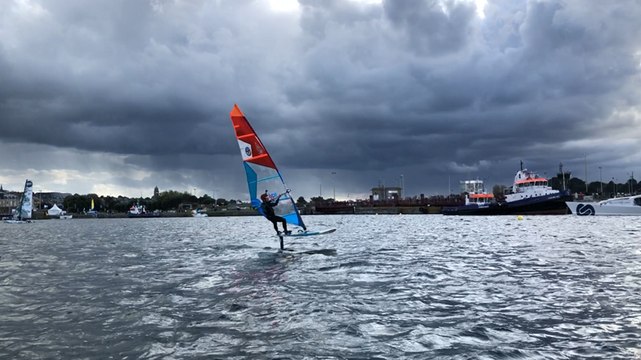 Démonstration d’engins volants sur le bassin Vauban