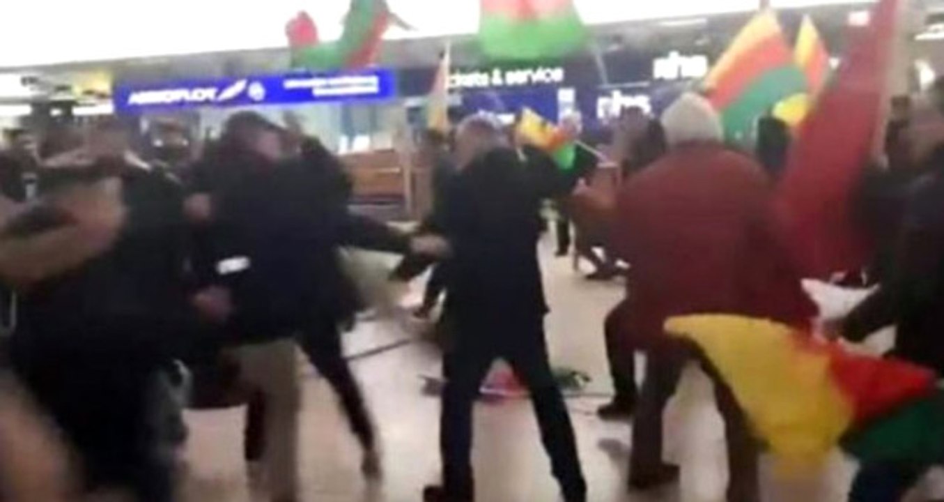 PKK Yandaşları, Bozkurt İşareti Yapıp "Türkiye" Diye Bağıran Aileye Saldırdı