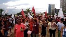 Manifestantes a favor de Haddad caminham em Vitória